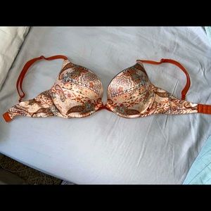 Beautiful patterned Victoria’s Secret bra, like new!